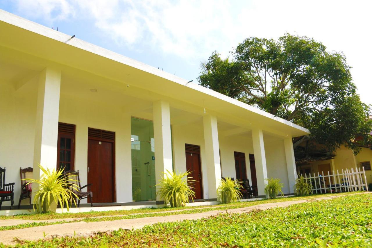 A&B Resort Negombo Kudapaduwa Bagian luar foto