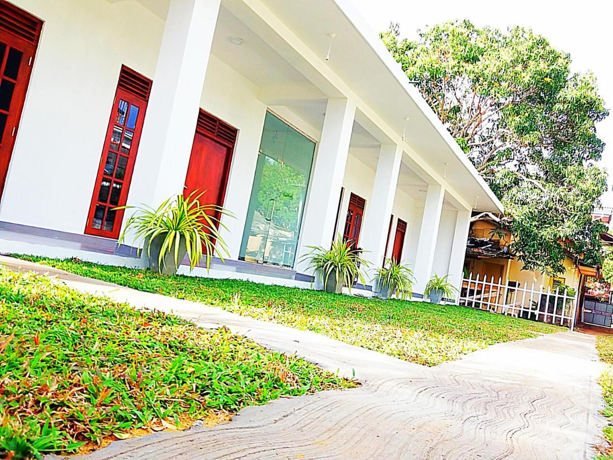 A&B Resort Negombo Kudapaduwa Ruang foto